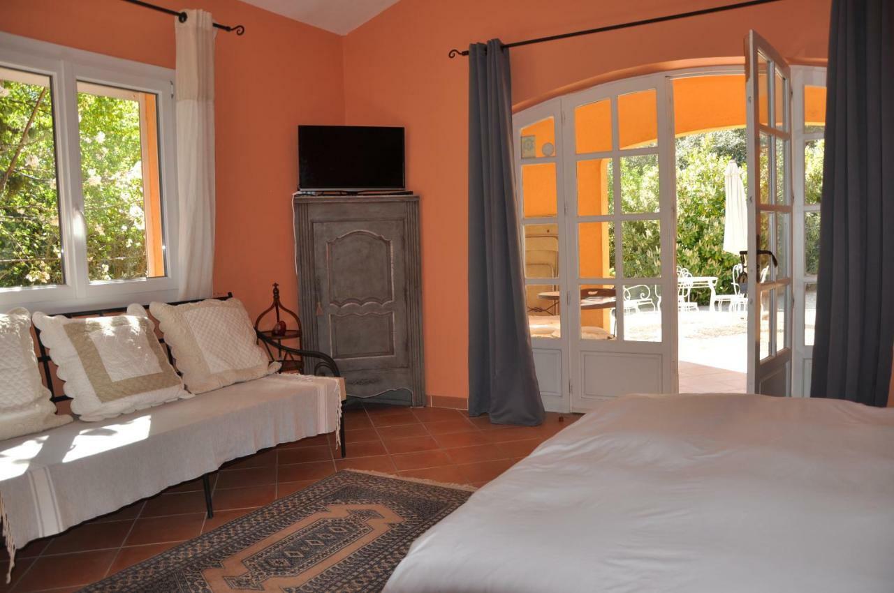 Mas Des Oliviers Bed and Breakfast Saint-Marc-Jaumegarde Eksteriør billede